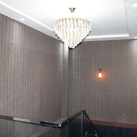 Hotel Gold Stone Kanpur Buitenkant foto