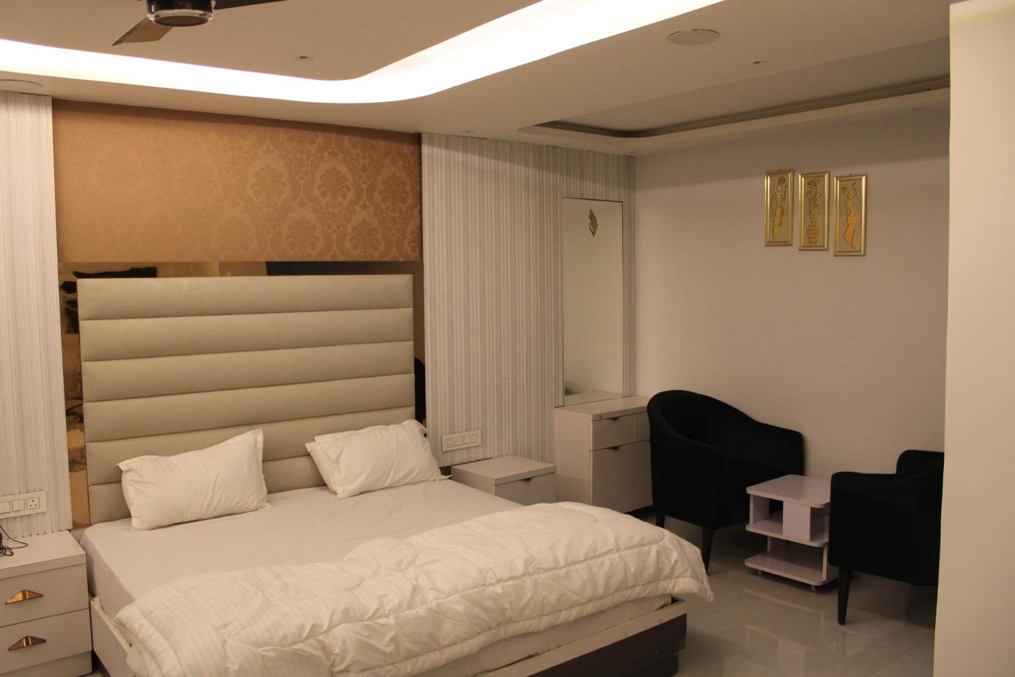 Hotel Gold Stone Kanpur Buitenkant foto